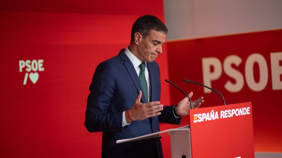 Pedro Sánchez comparece en rueda de prensa en Ferraz tras la reunión de la Ejecutiva del PSOE. - ALEJANDRO MARTÍNEZ VÉLEZ / EUROPA PRESS