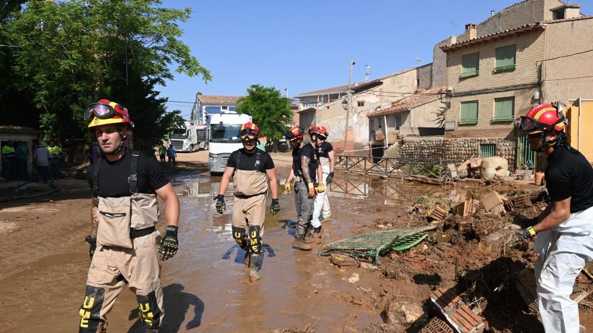 Efectivos de la UME en las zonas afectadas por las riadas. - RAMÓN COMET / EUROPA PRESS