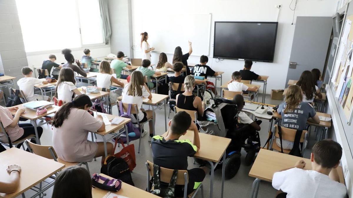 Actualmente la ratio ya ronda a la treintena de alumnos en las aulas y en septiembre podrían ser más. - MAGDALENA ALTISENT
