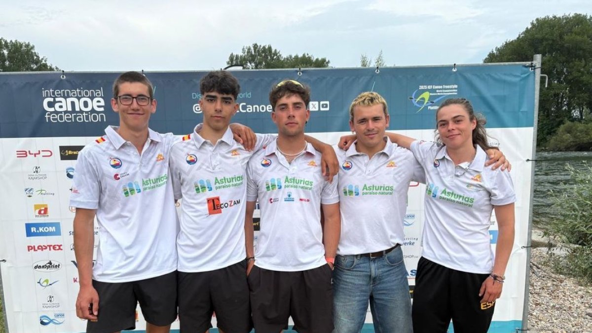 Serni Boada, Marc Silva, Nil Garcia, Adrià Ovando y Ona Baró, en el canal alemán de Plattling.