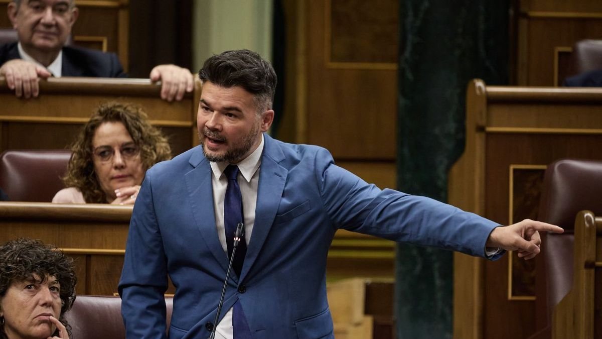 Gabriel Rufián interpela a Sánchez por la trama de corrupción en el PSOE en el Congreso. - JESÚS HELLÍN / EUROPA PRESS