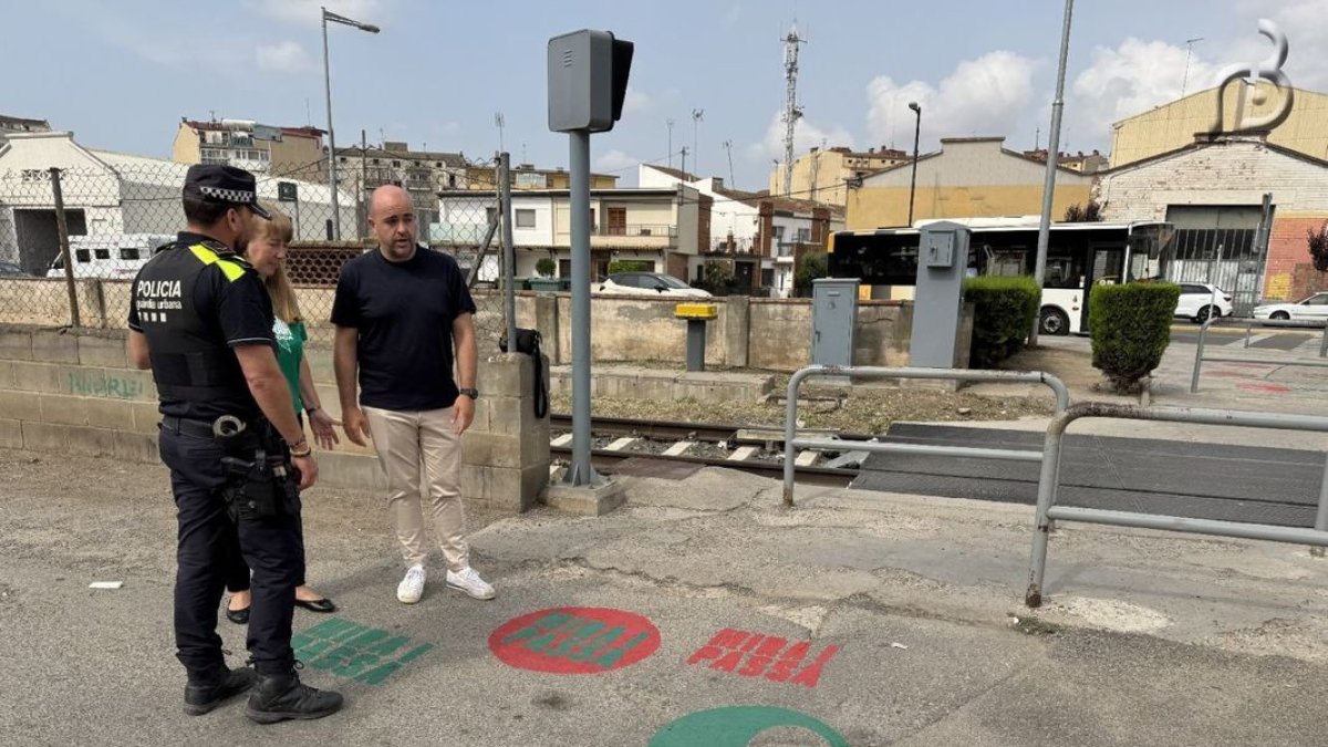 Las señales pintadas en el marco de ‘Mira y pasa’. - RÀDIO BALAGUER