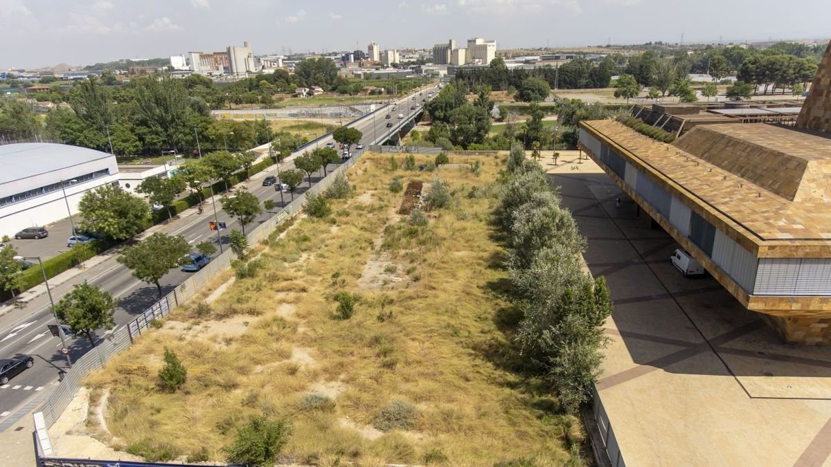 Vista actual del solar donde estaban proyectadas las torres de la Llotja. - JORDI ECHEVARRIA