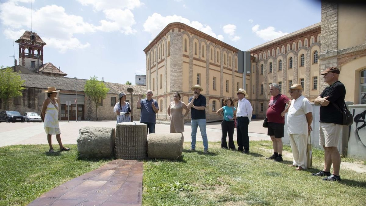 La escultura “Inèrcia-Analema” se encuentra en la plaza del Sindicat del museo de la Segarra. - CARMINA MARSIÑACH