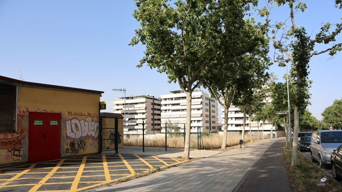 Ubicació a prop dels hospitals- Junts va anunciar dilluns un acord amb l’Estat per incloure l’estudi informatiu d’aquesta estació, que s’ubicaria a Onze de Setembre a la zona de prop dels hospitals i on hi ha una sortida d’emergències del túnel soterrat per on passen les vies, en el marc de la licitació dels estudis per reforçar el tren de mercaderies entre Catalunya i Aragó. - AMADO FORROLLA