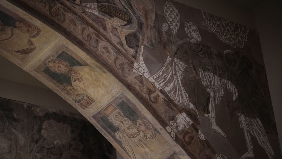 Detall de les pintures murals de Sixena al MNAC. - ACN