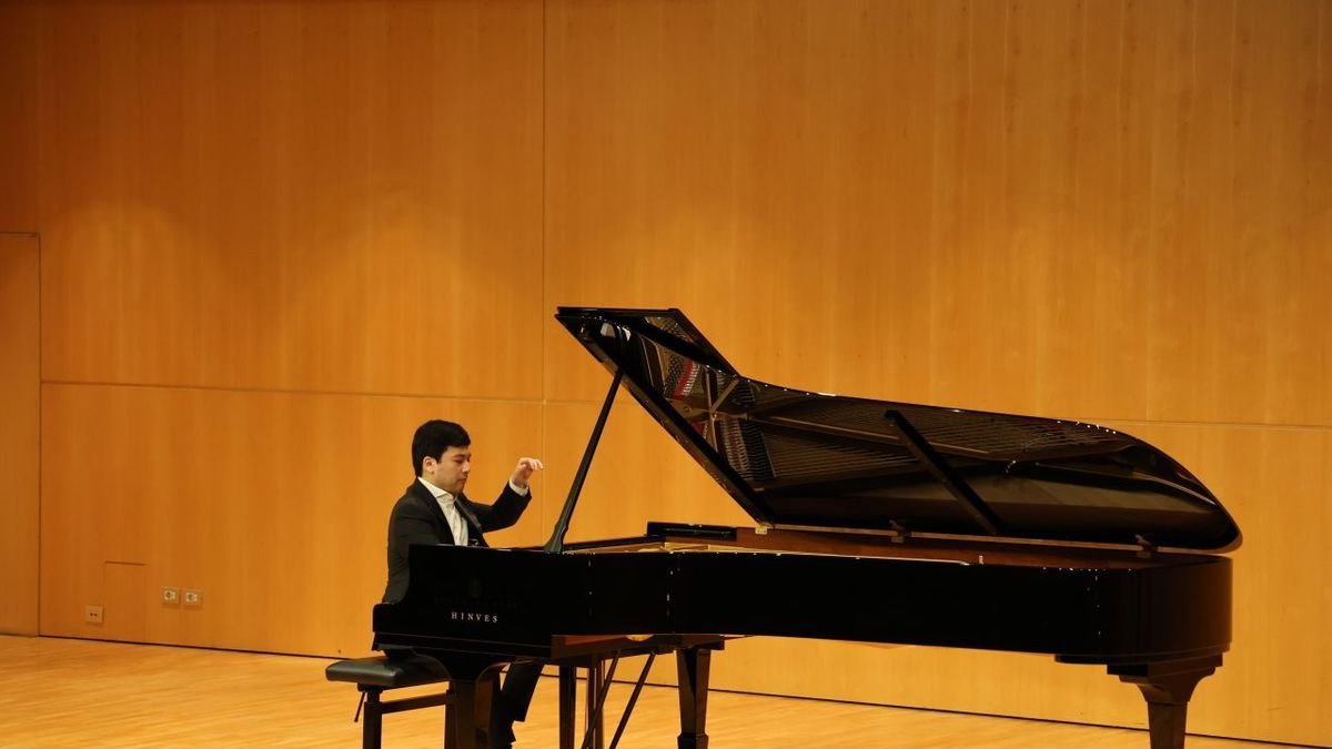 El pianista britànic Yuanfan Yang, un dels participants que ahir van passar a semifinals. - AMADO FORROLLA