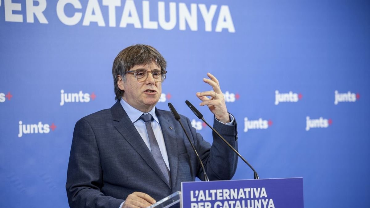 L’expresident de la Generalitat Carles Puigdemont en un acte de Junts per Catalunya a Waterloo. - EFE/PABLO GARRIGÓS