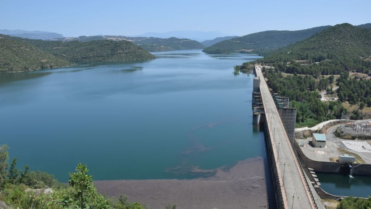 El pantano de Rialb almacenaba ayer 389 hectómetros cúbicos de agua, más del 96% de su capacidad. - C.SANS