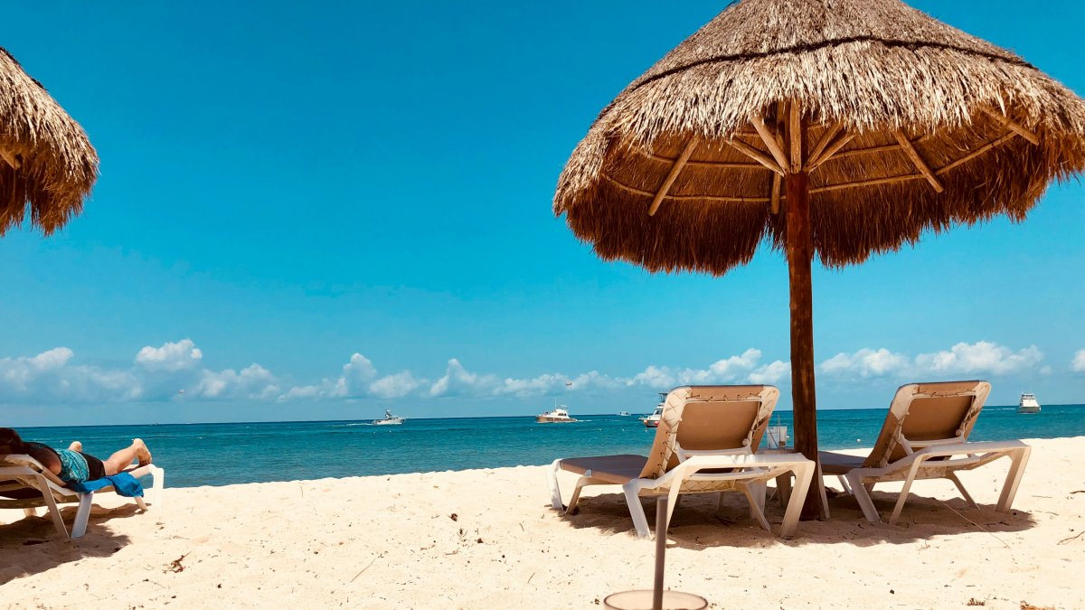 La playa sigue siendo el destino favorito de los españoles este verano.