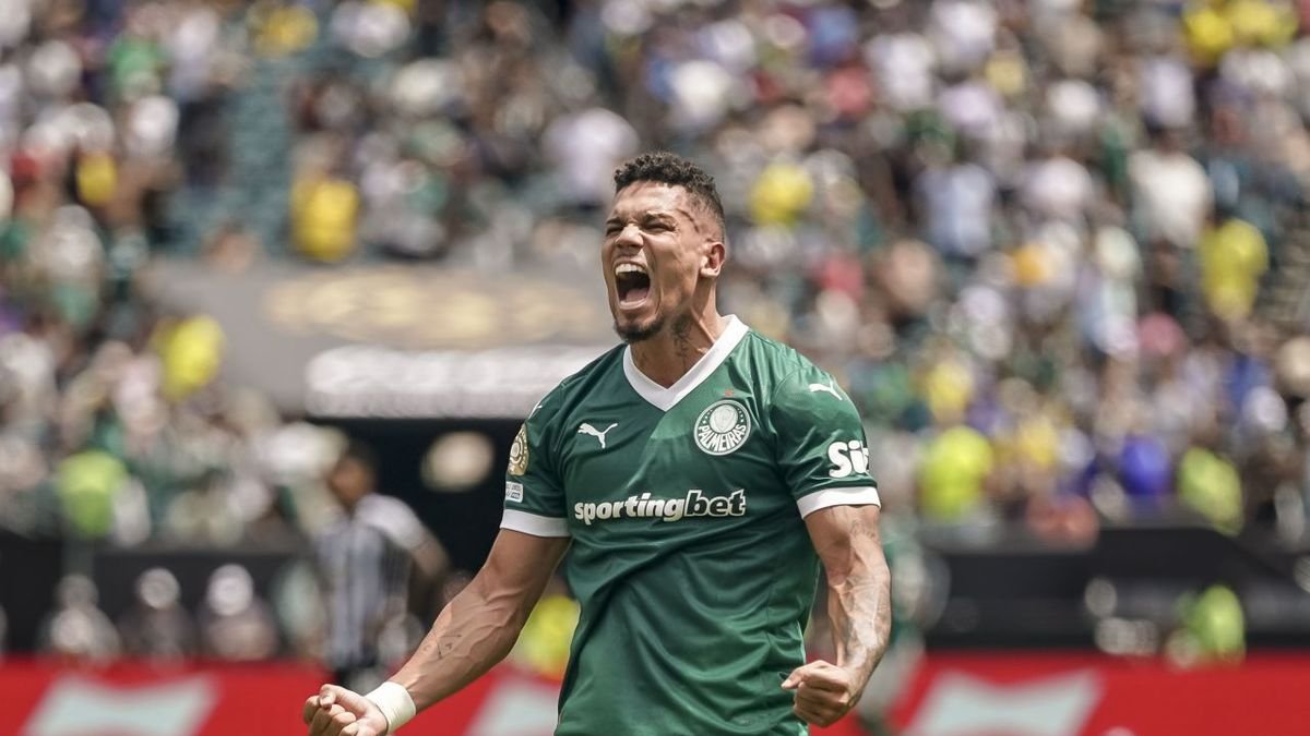Paulinho celebra el gol a la pròrroga que donava el pas al Palmeiras. - EFE
