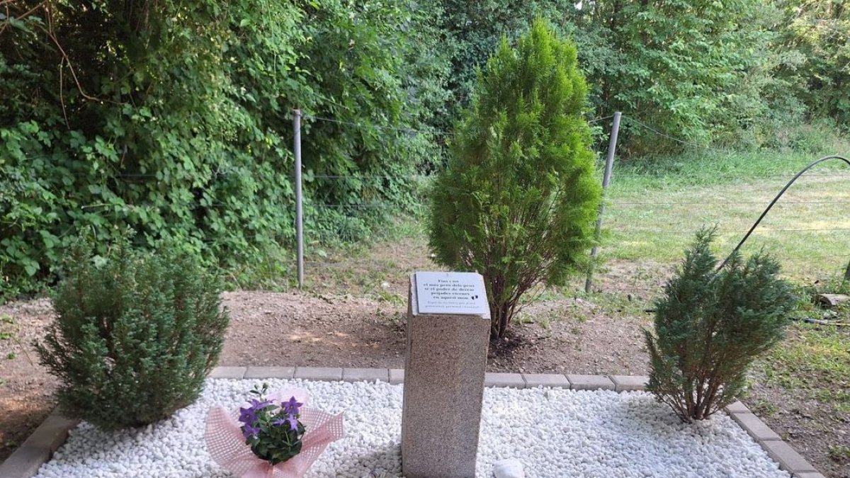 El espacio dedicado al duelo perinatal en el cementerio de Vilaller. - AJUNTAMENT DE VILALLER