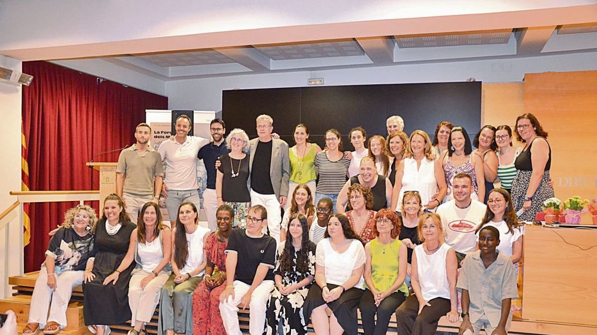 Fotografia de grup ahir després de l’acte a la diputació de Lleida. - DIPUTACIÓ DE LLEIDA