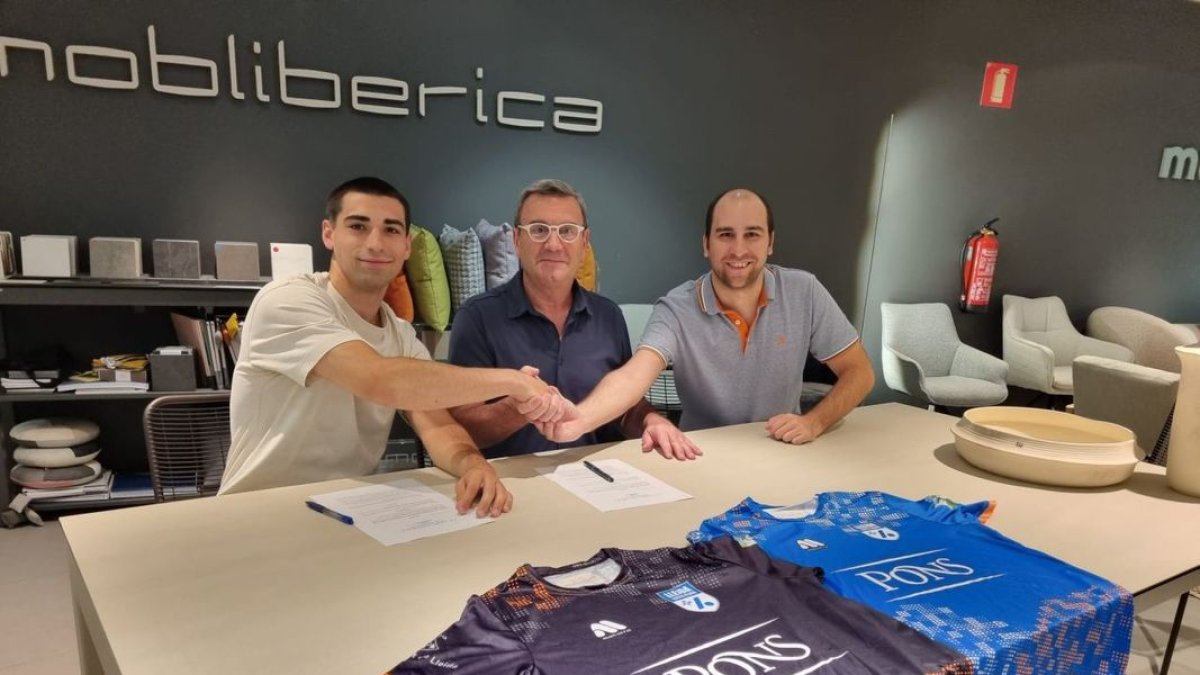 Xavi Bosch, Enric Duch i Edu Amat van segellar l’acord per a les dos pròximes temporades. - HOQUEI CÀTEDRA