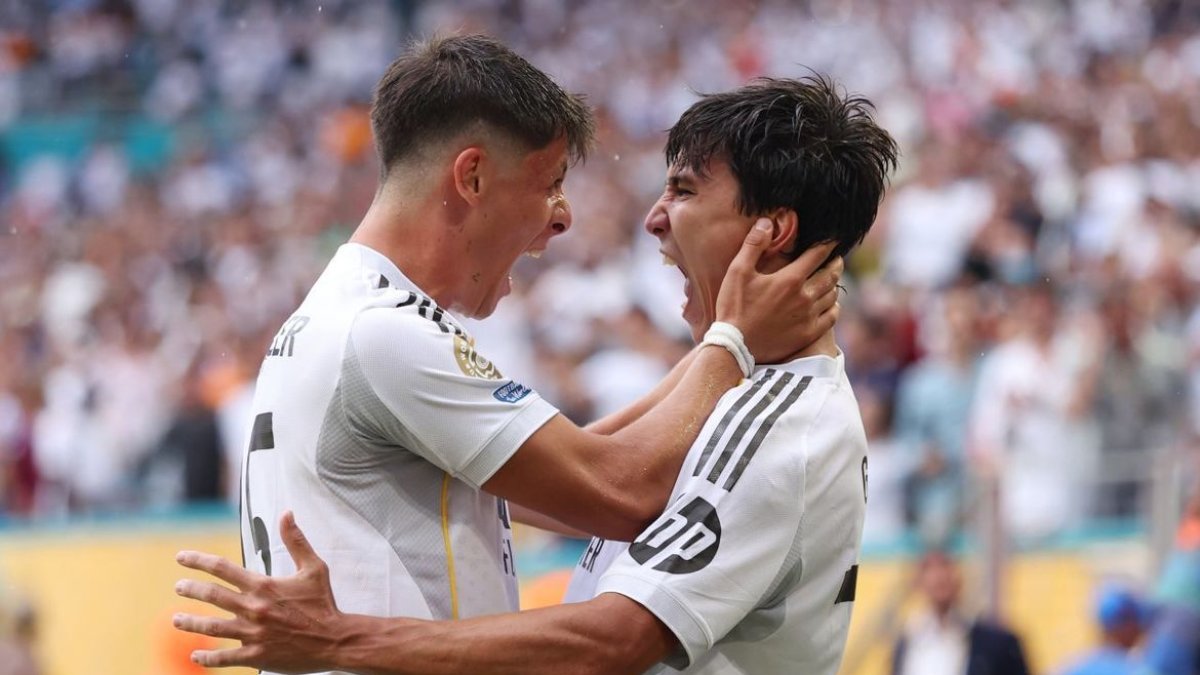 Gonzalo García celebra el seu gol amb Arda Güler. - EUROPA PRESS
