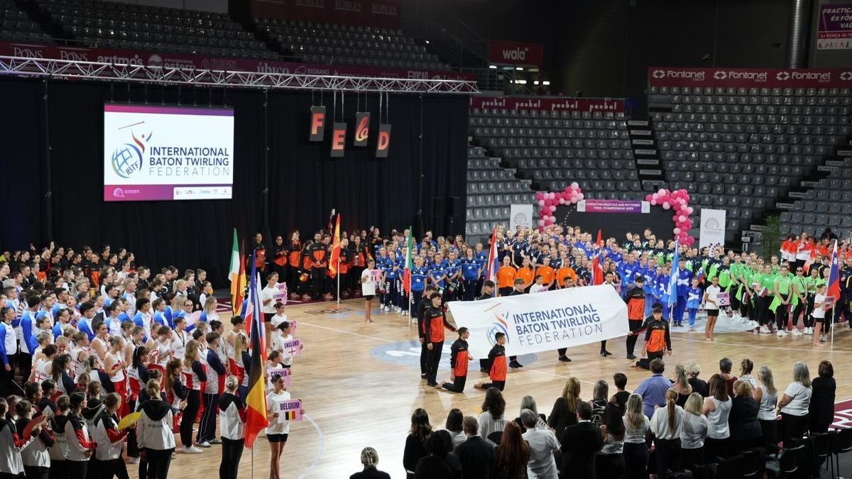 Un momento de la ceremonia inaugural que se celebró ayer en el Barris Nord. - AMADO FORROLLA