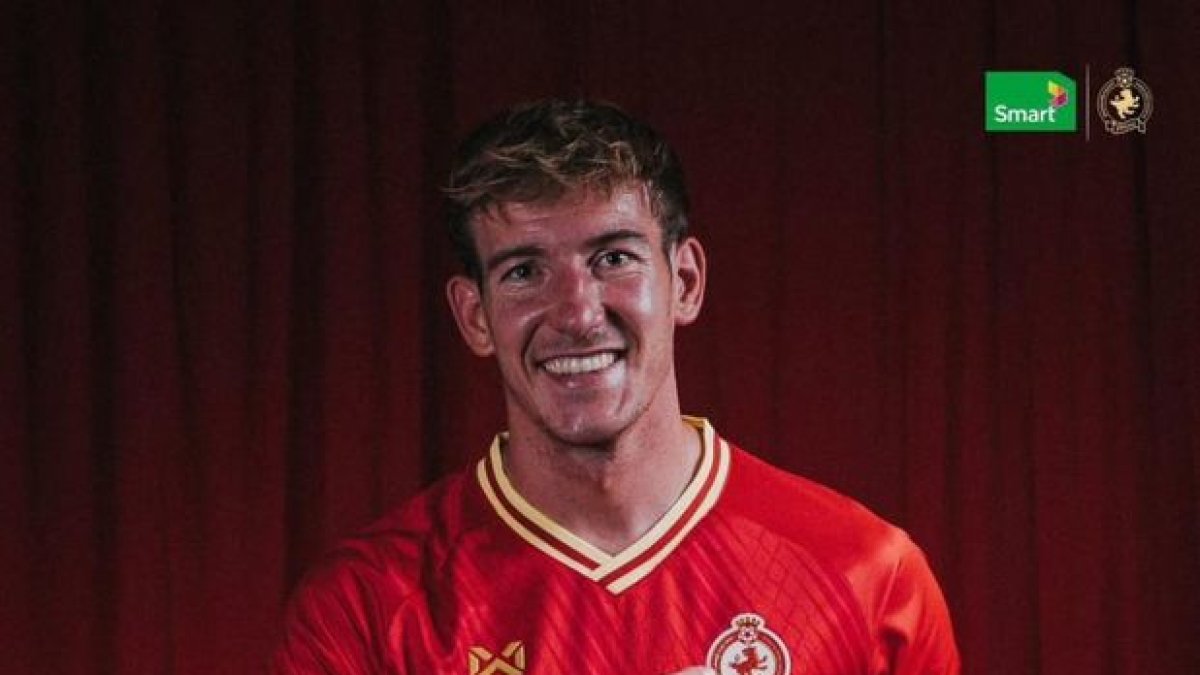 Raúl Feher, con la camiseta del Phnom Penh Crown camboyano.