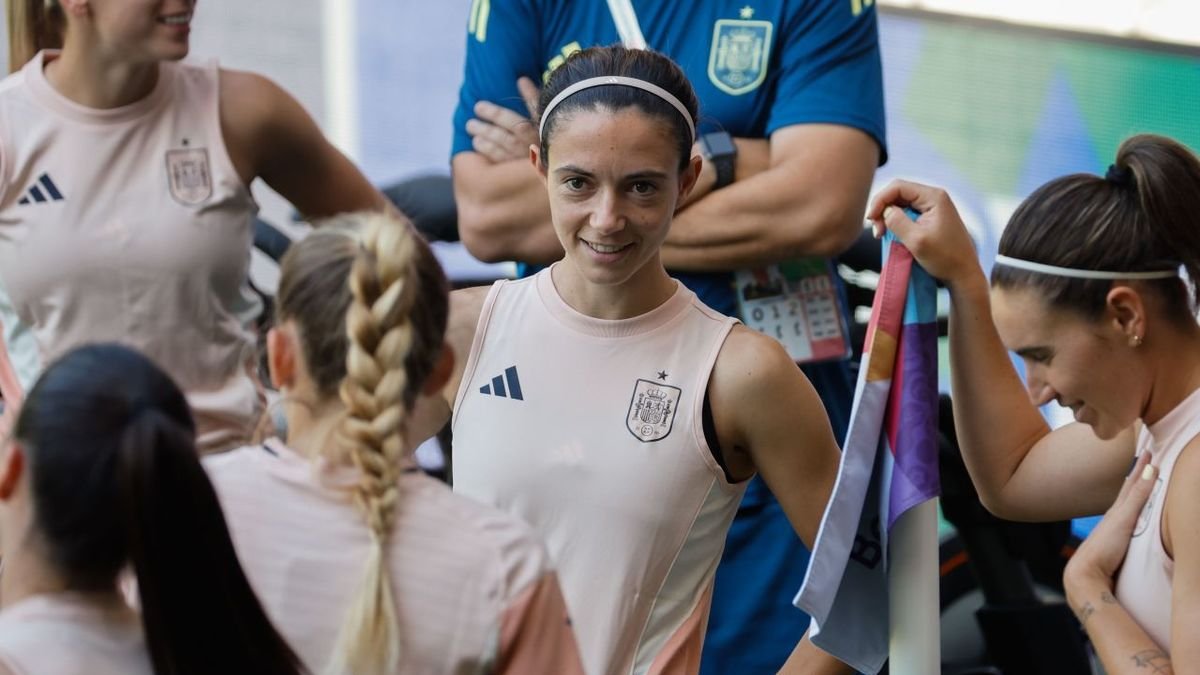 Aitana Bonmatí, durante el entrenamiento de ayer con la Selección. - EFE