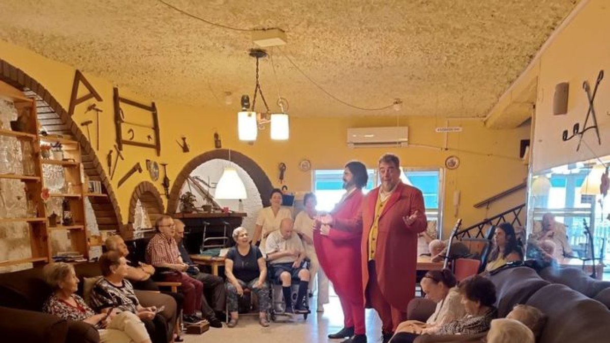 Tandor & Paxton, ayer en una de las 4 residencias de Alpicat. - AYUNTAMIENTO DE ALPICAT