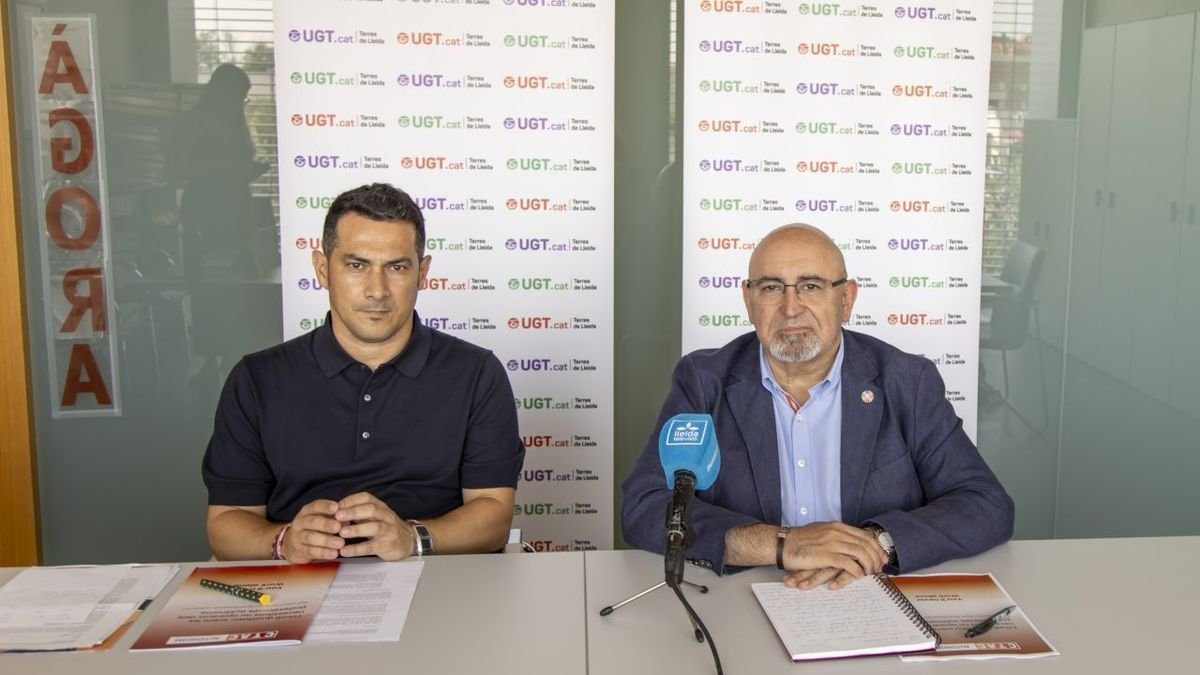 UGT presentó ayer en Lleida su estudio sobre los profesionales autónomos. - JORDI ECHEVARRIA