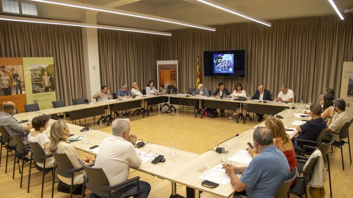 La ejecutiva y el Consejo Permanente de Femembalses se reunieron ayer en Lleida. - JORDI ECHEVARRÍA
