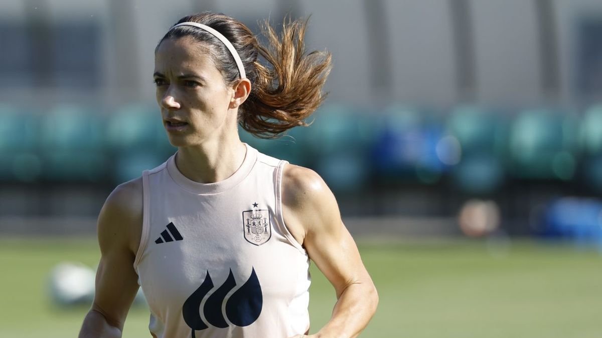 Aitana Bonmatí, durant l’entrenament d’ahir amb la selecció. - EFE
