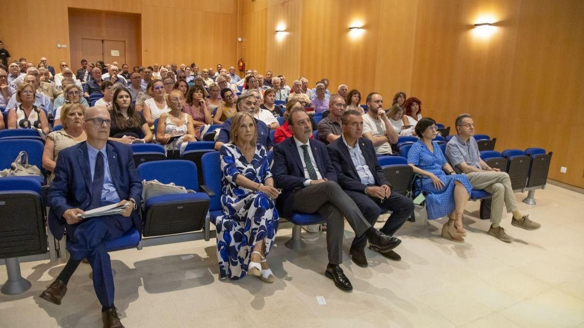 La jornada va ser presidida pel conseller de Justícia. - JORDI ECHEVARRIA