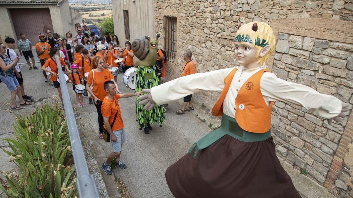 Una de les colles geganteres participants ahir a la festa. - CARMINA MARSIÑACH