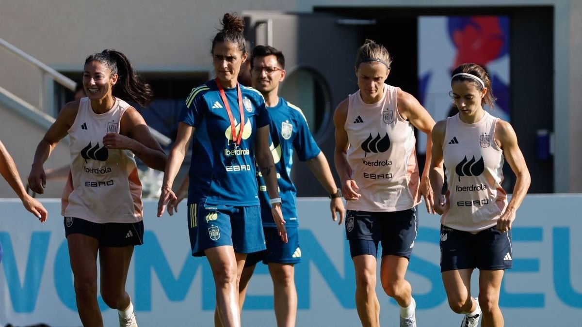 Montse Tomé dirigeix una sessió a les instal·lacions de Lausana. - EFE