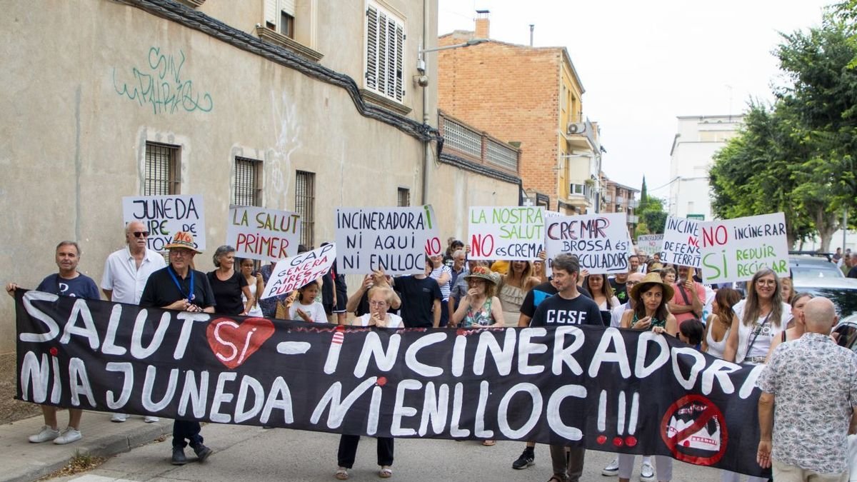Manifestants contra el projecte, ahir a Juneda. - GERARD HOYAS
