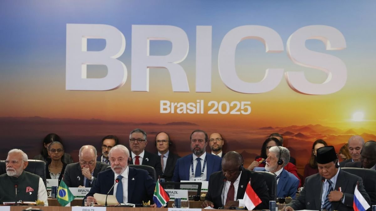 Trump amenaça ara amb aranzels qui pacti amb els BRICS. - EUROPA PRESS
