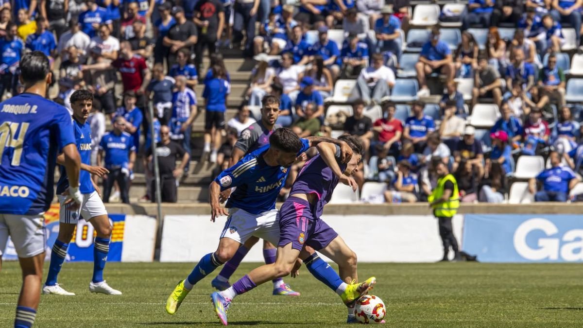 Una jugada del partit que van disputar Lleida i Espanyol al Camp d’Esports aquesta temporada passada. - JORDI ECHEVARRIA