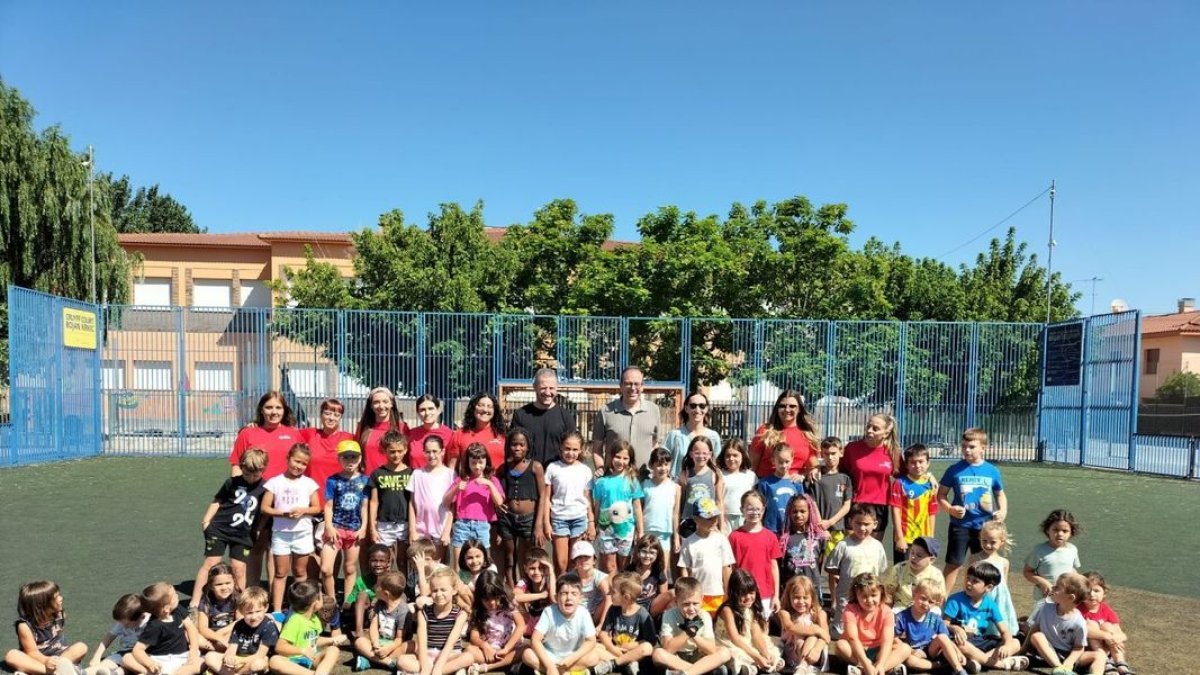 Els participants en els tallers del Casalet i el Casalot de Mollerussa aquest estiu.; Array