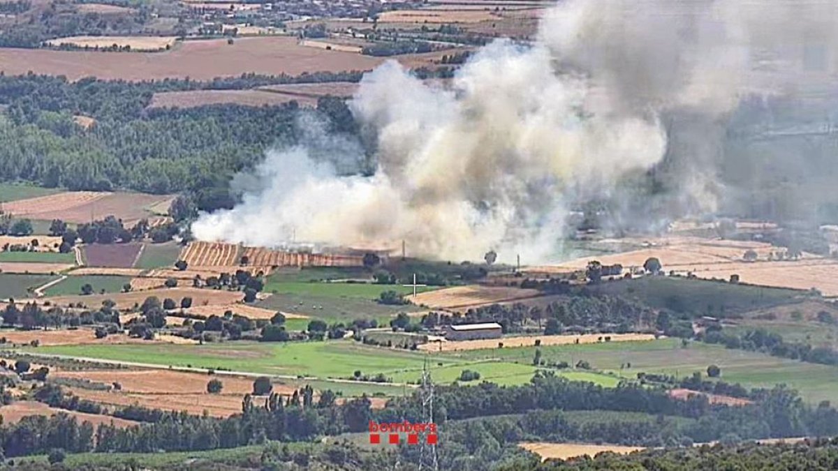 Imagen del incendio en Palau de Noguera, en Tremp. - BOMBERS