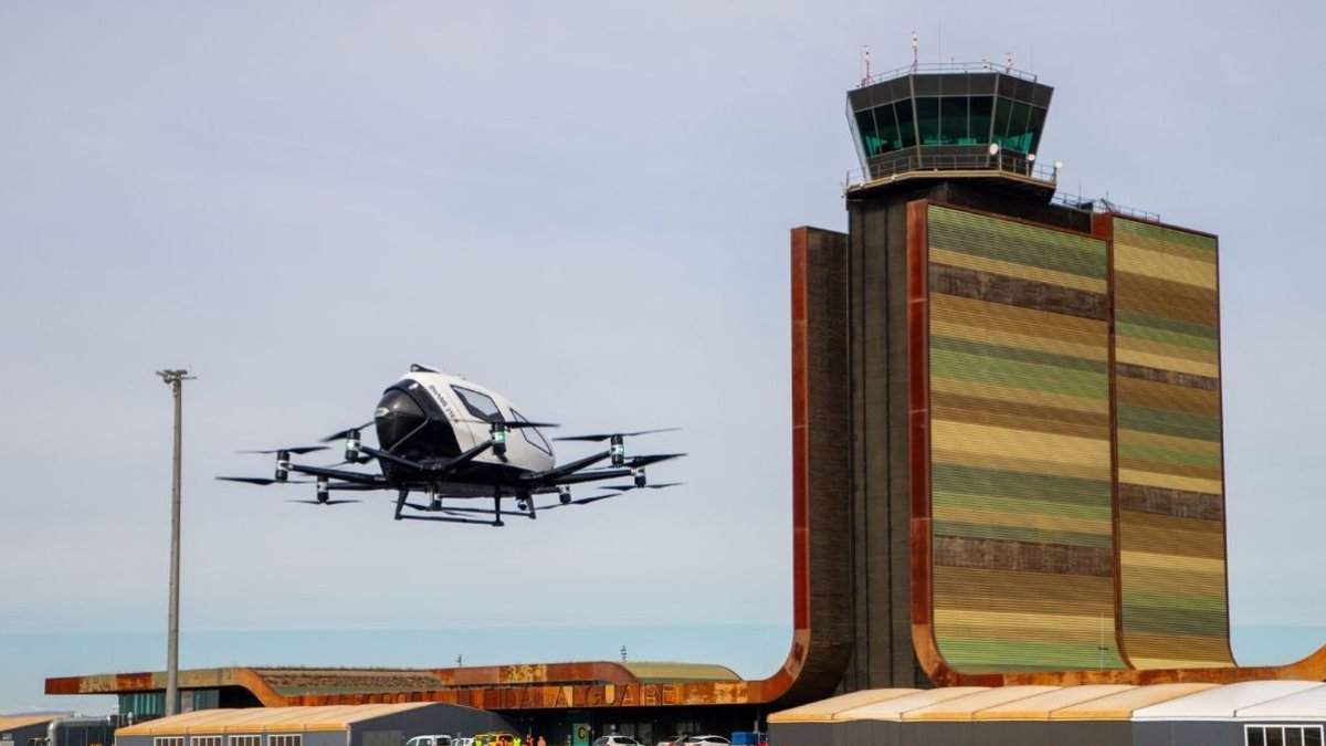 Un precedent de mobilitat aèria elèctrica: proves de drons de passatgers de EHang el 2023. - GERARD HOYAS