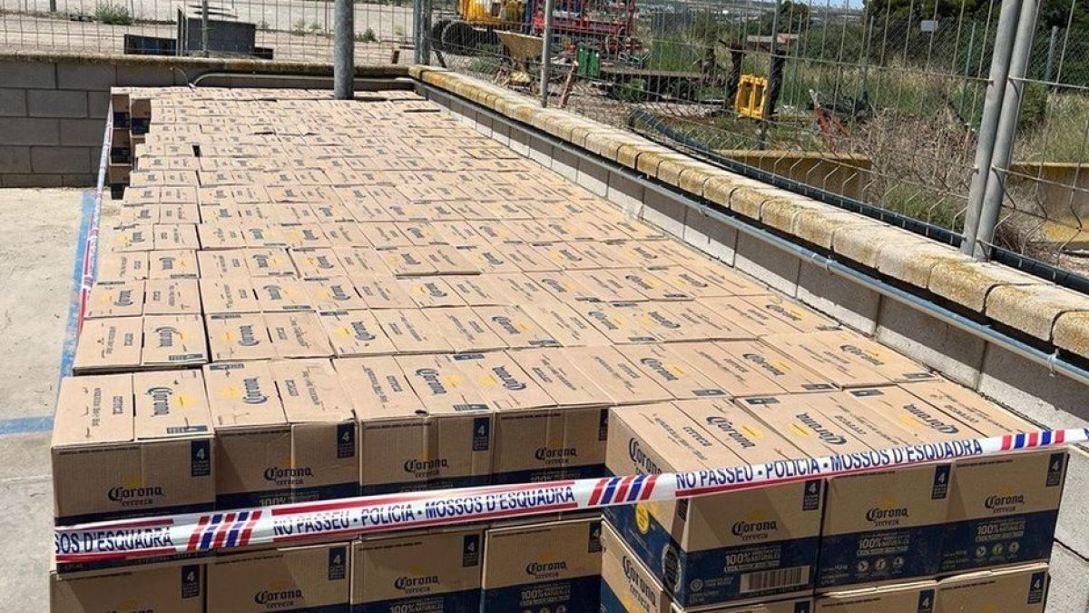 Imatge de les 370 caixes de cervesa. - MOSSOS D’ESQUADRA