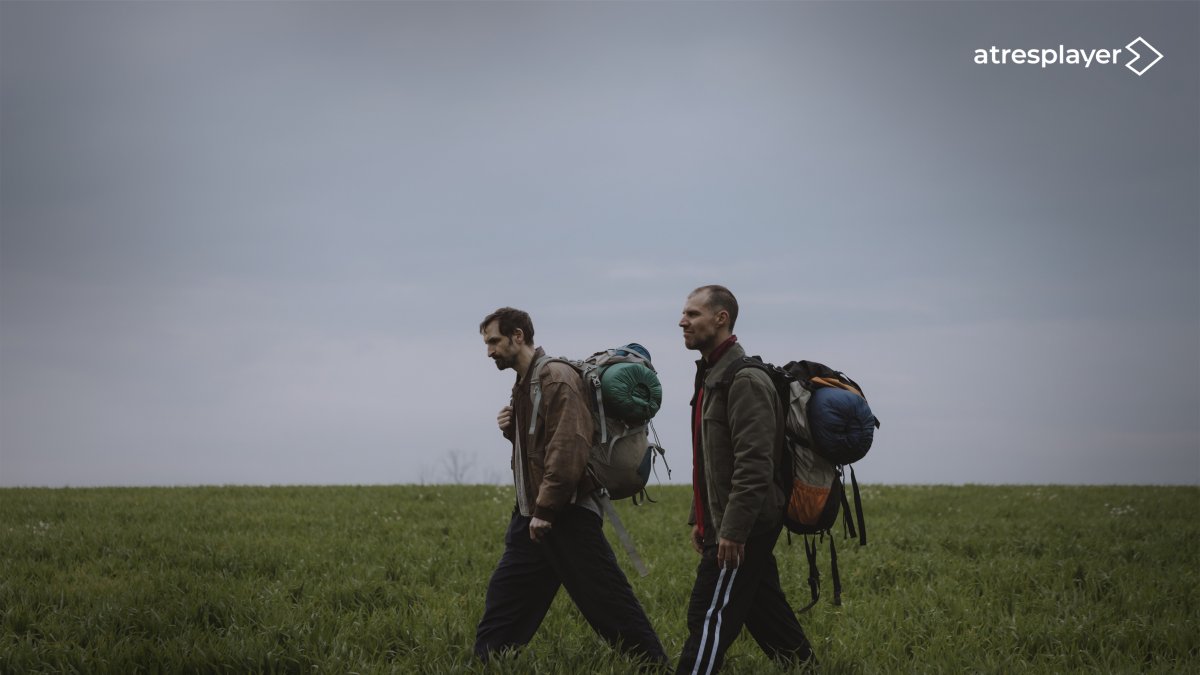 José Manuel Poga y Julián Villagrán caracterizados como protagonistas de la serie '33 días