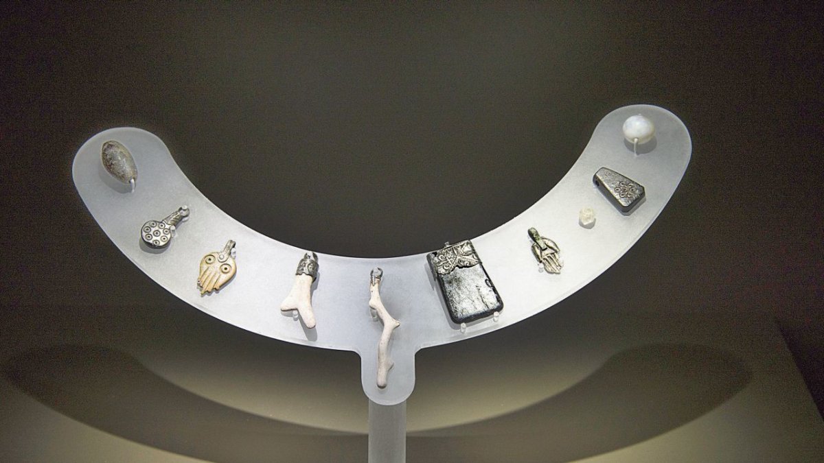 Collaret d’amulets.