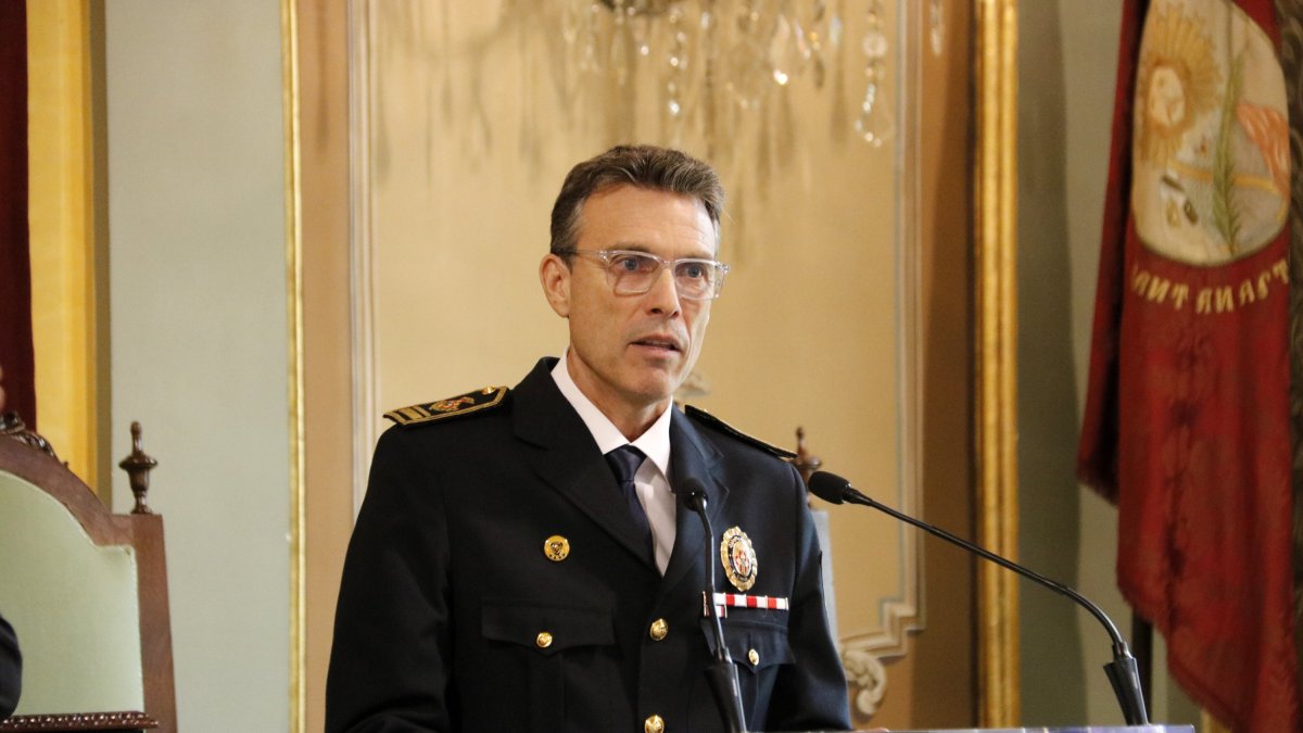 El nou cap de la Guàrdia Urbana de Lleida, Josep Mallada, durant el seu discurs després d'assumir el càrrec.