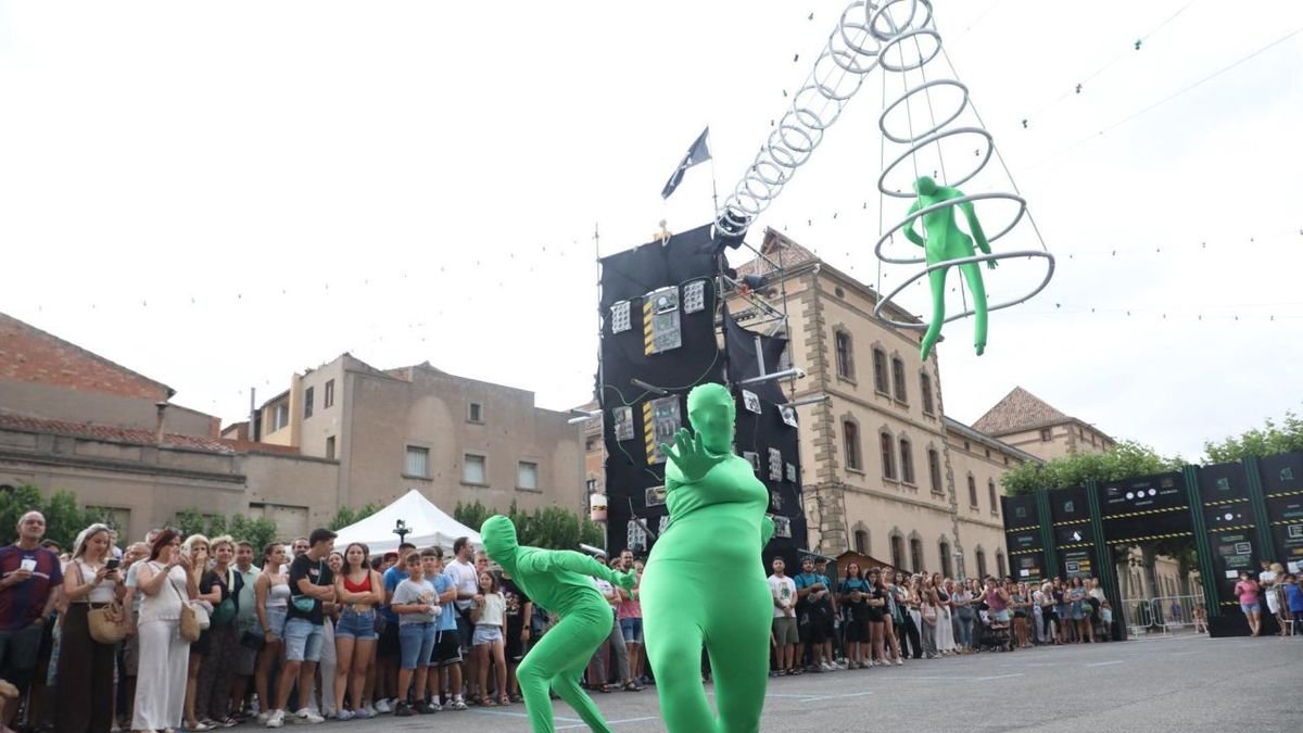 La inauguració de l’11a edició del Carnaval de Secà va tenir lloc ahir amb l’espectacle ‘Vòrtex’. - CARMINA MARSIÑACH