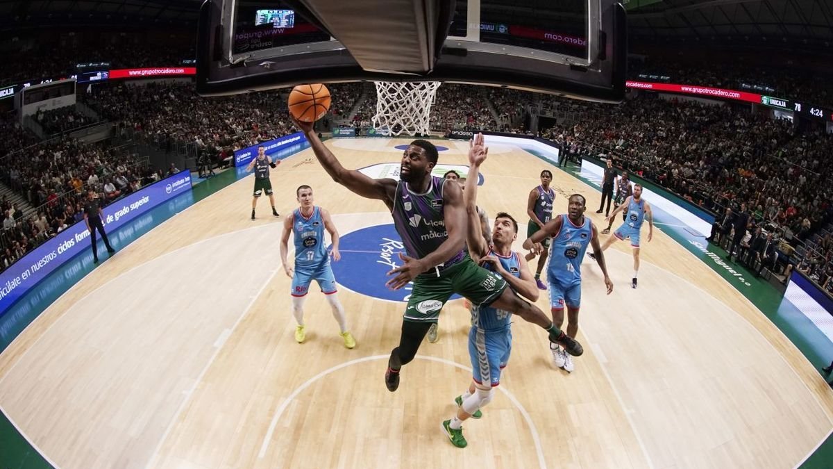 Melvin Ejim, durant un partit d’aquesta passada temporada amb l’Unicaja. - ACB PHOTO