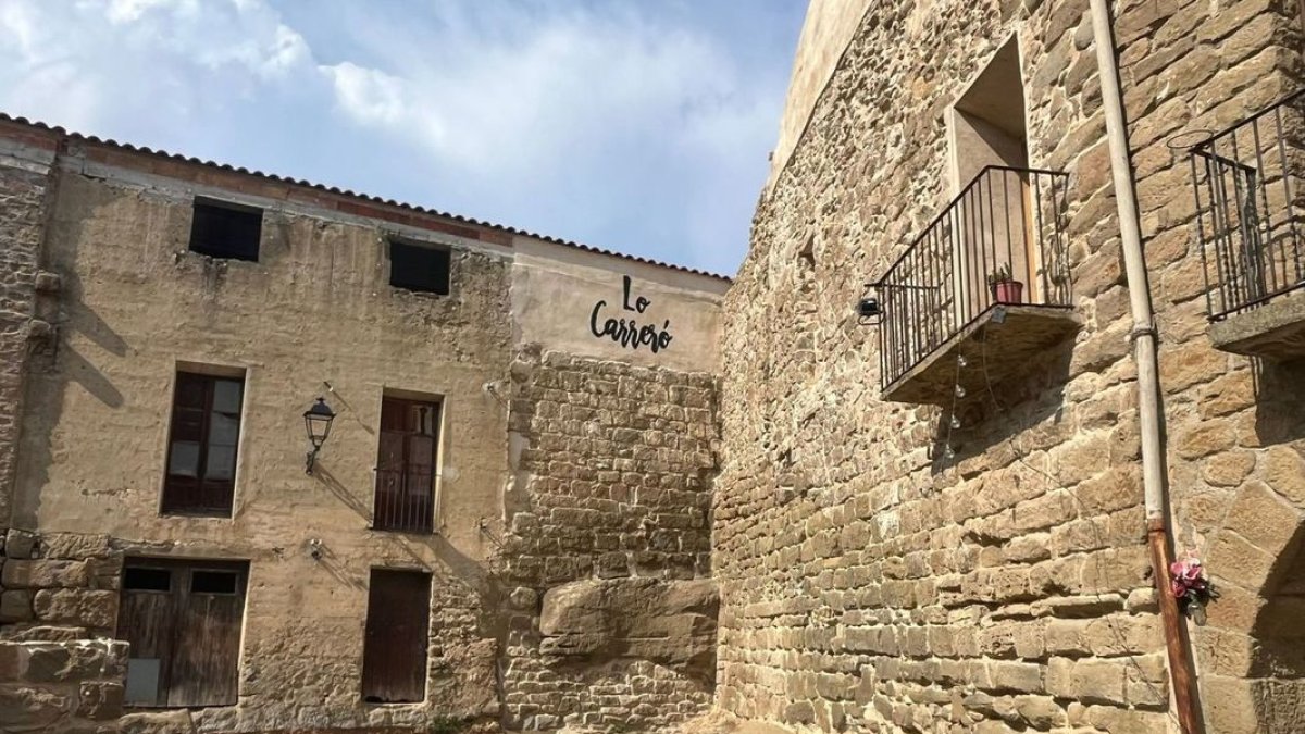 El ayuntamiento compró el edificio recientemente. - AJUNTAMENT DE MONTGAI