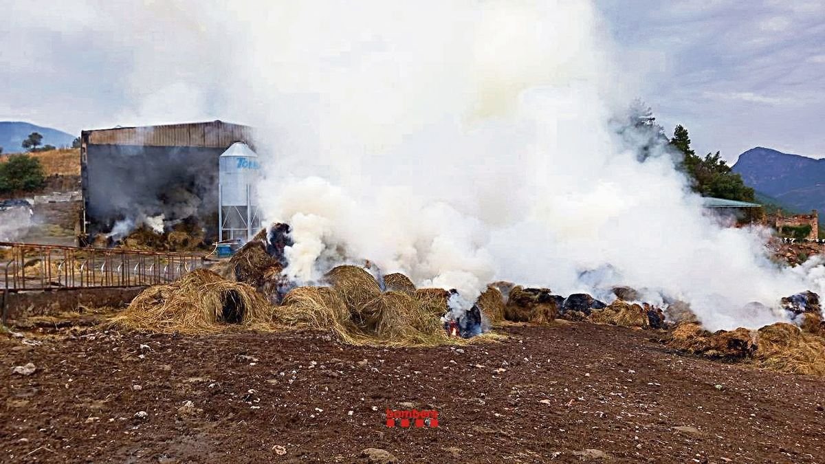 Incendio en el pajar de Castellar de Tost.