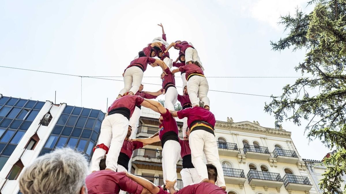 Los Castellers de Lleida lograron cargar y descargar un 5 de 7. - IEI