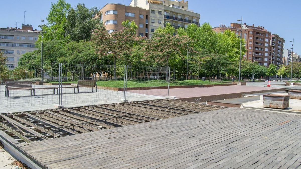 La zona en la que han retirado pavimento en mal estado. - ÀLEX SAMPER