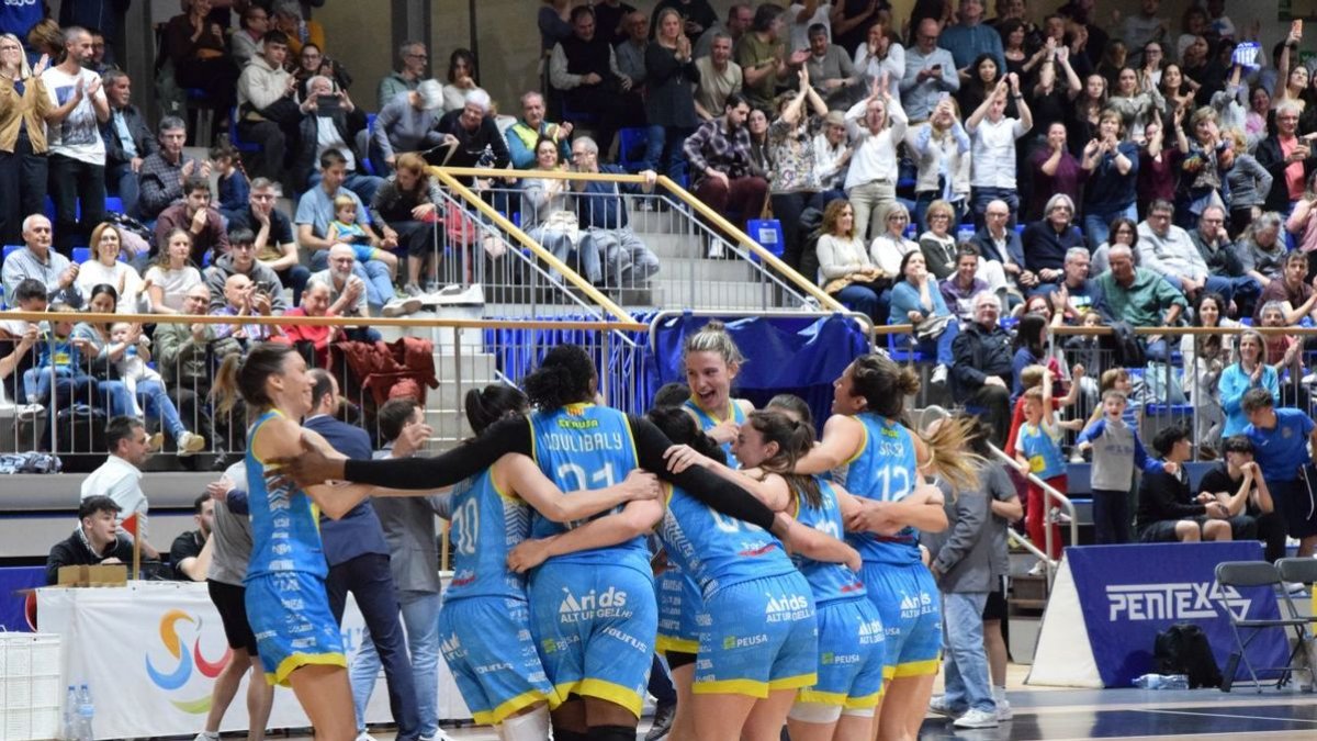 Jugadoras del Cadí celebran una victoria la pasada temporada. - C.S.