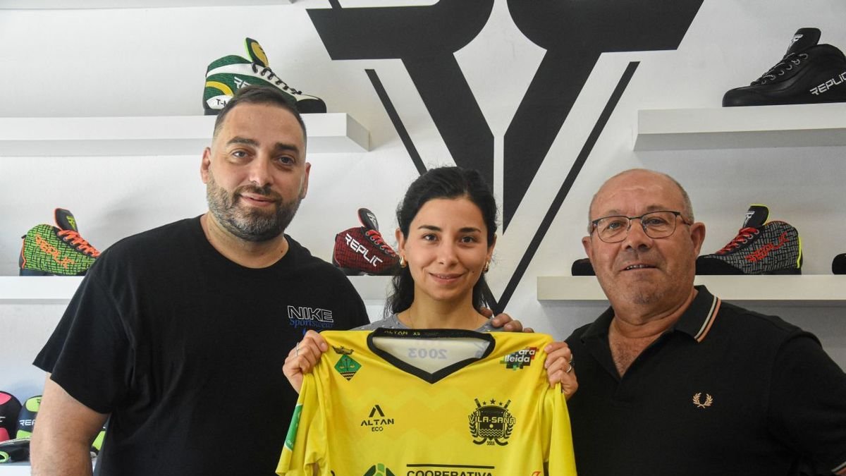 Lluís Rodero, Bea Gaete y Ramon Porta, ayer durante la presentación de la jugadora chilena. - CLARA LIÁÑEZ