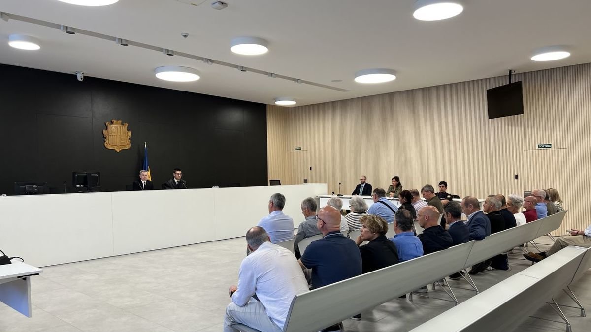 Los acusados en el caso a la espera de recibir la sentencia ayer. - ACN