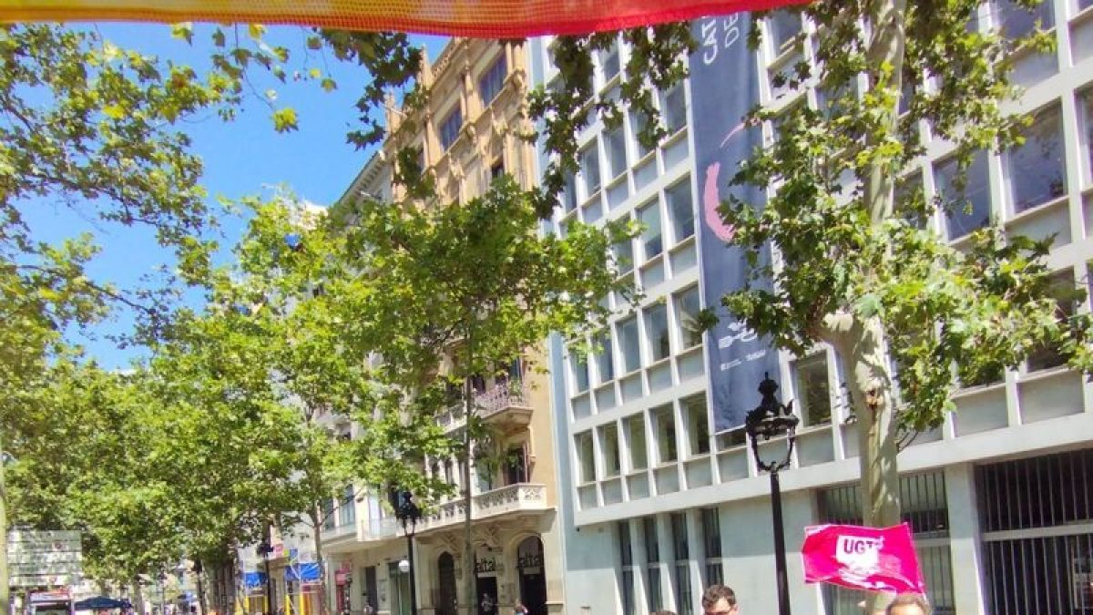 Los docentes, ayer durante la protesta delante de Agricultura. - PLATAFORMA ESCOLES AGRÀRIES