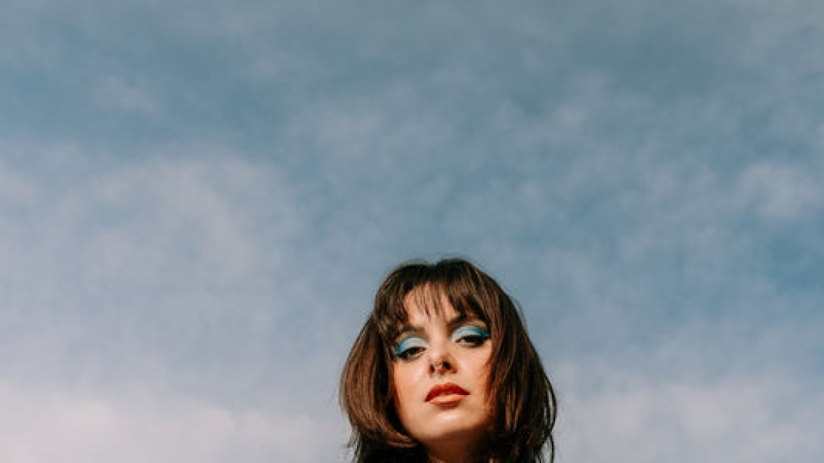 Esther estrena el seu nou disc, ‘Tot comença’ - LACRÒNIQUES